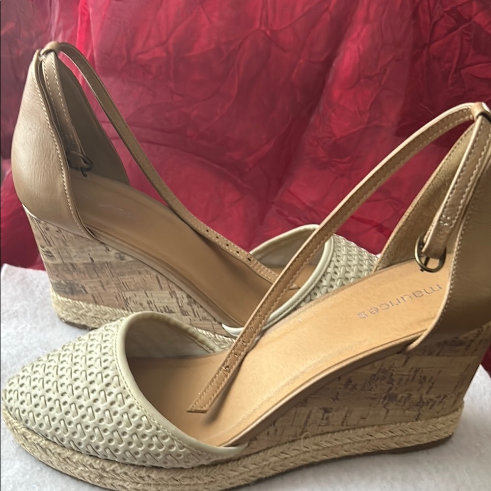 Elegant Cream Wedges for a Stylish Lift